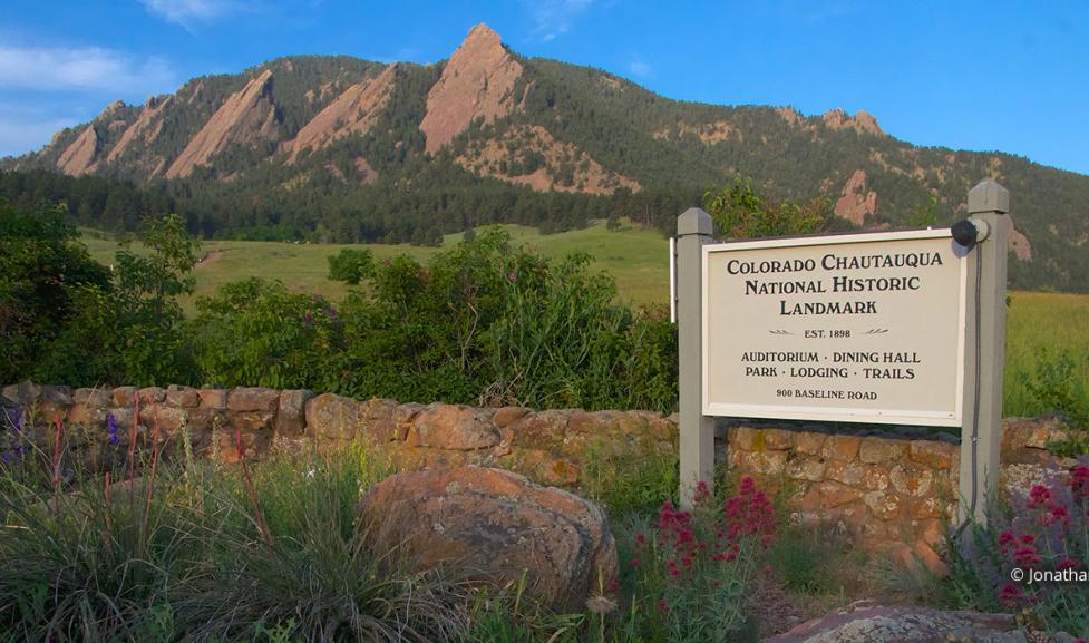 Chautaqua sign and Flatirons