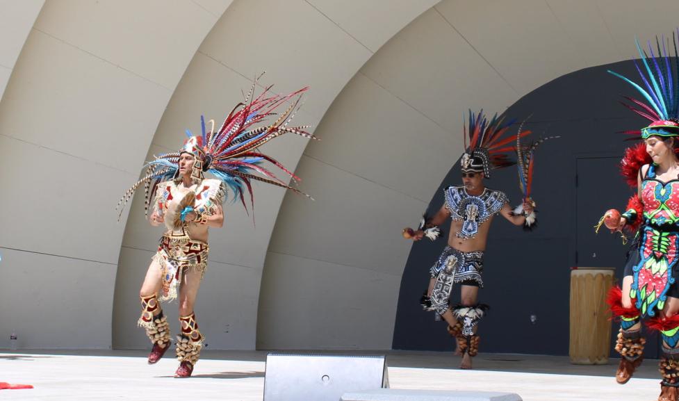 Dances on bandshell stages