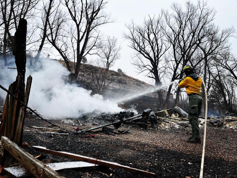 firefighter fighting marshall fire