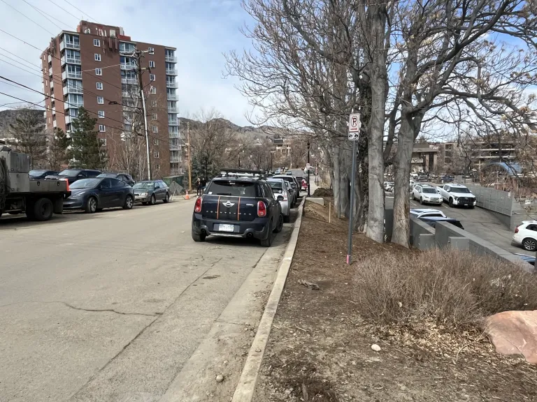 Grandview Avenue. Cars parked next to curb. There is no sidewalk. 